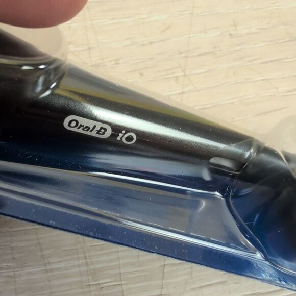 Lot of 8 Oral-B iO Ultimate Clean Replacement Electric Toothbrush Heads  OEM - Picture 6 of 6